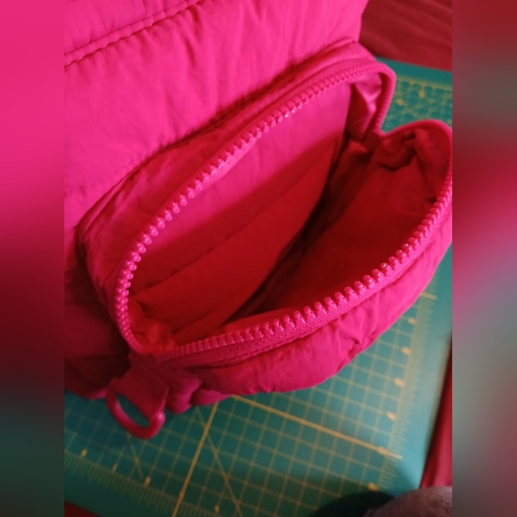 Neon pink puffer backpack - Picture 4 of 8